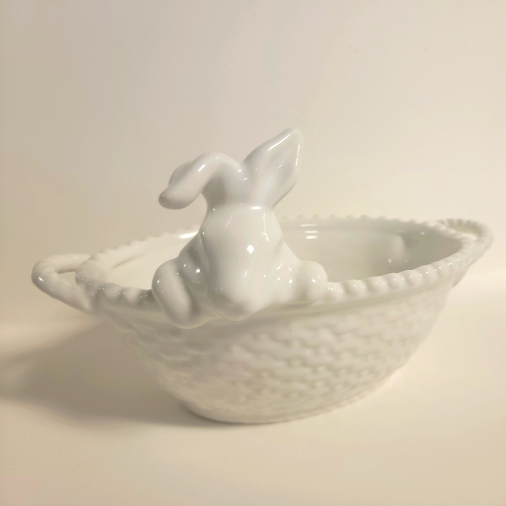 Pottery Barn Easter Bunny Rabbit Basket Serving Bowl White Ceramic.